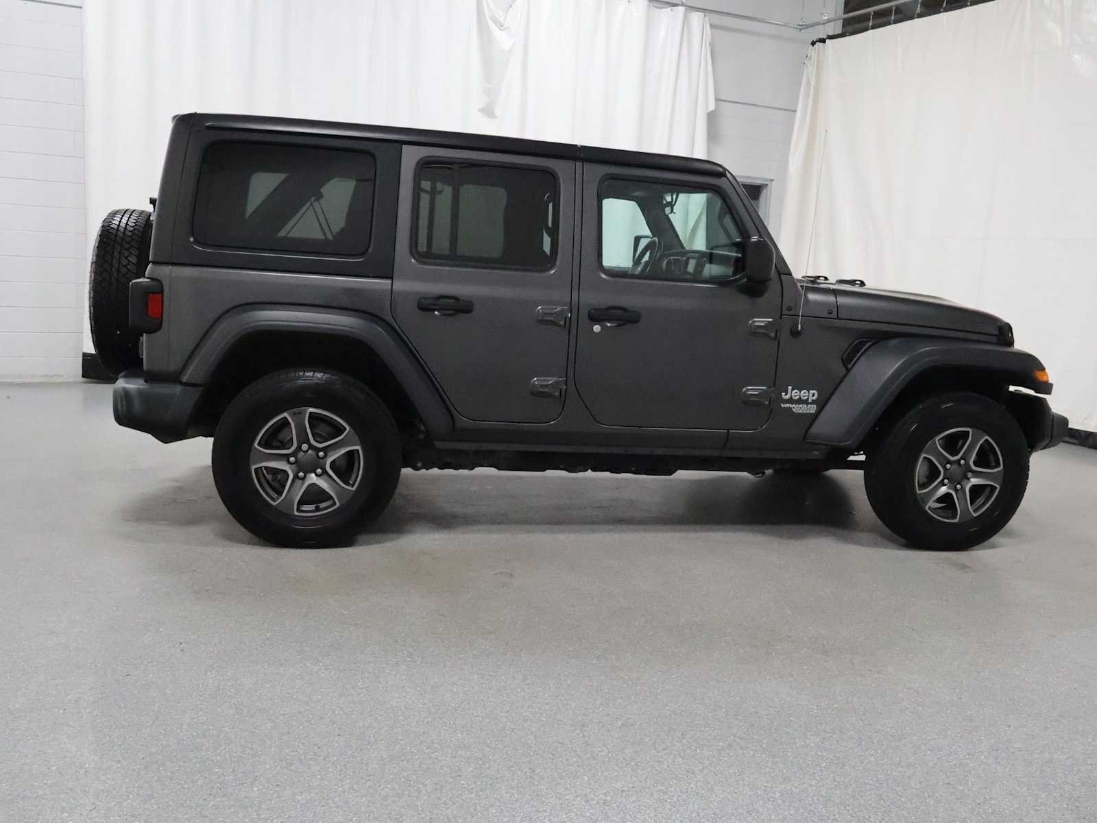 Used 2018 Granite Crystal Metallic Clearcoat Jeep Sport S image 10