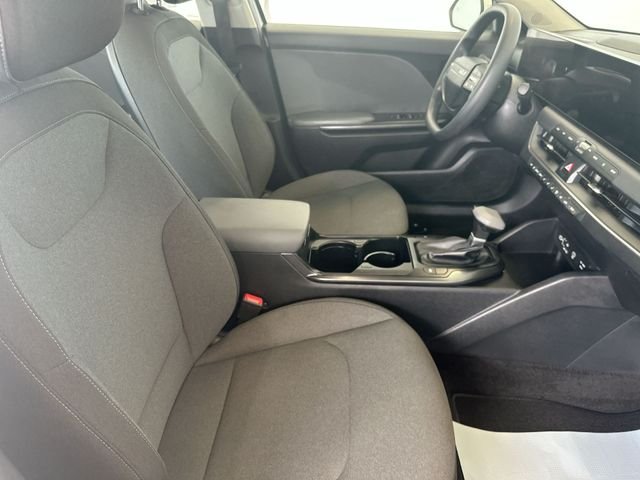 Used 2025 White Kia LXS image 26