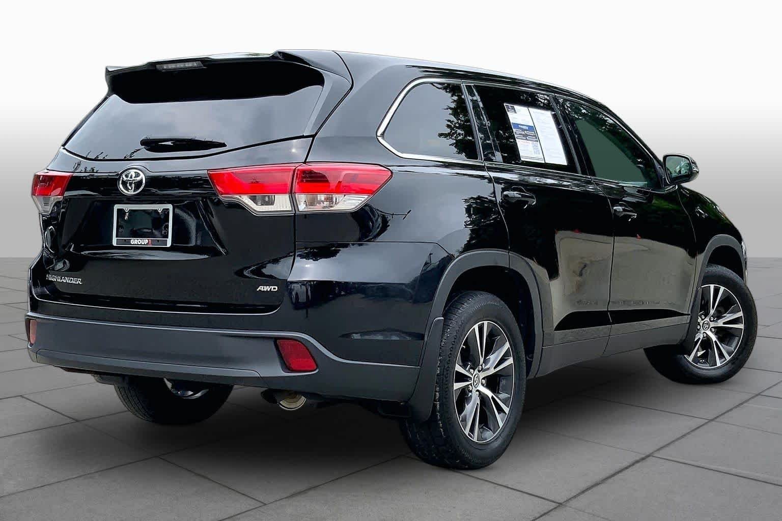 Used 2019 Midnight Black Metallic Toyota LE image 13