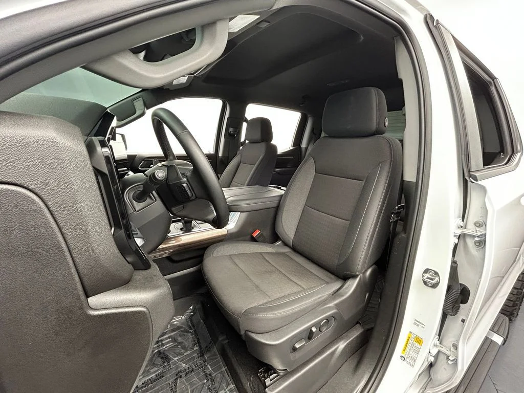 Used 2026 Summit White Chevrolet LT image 47