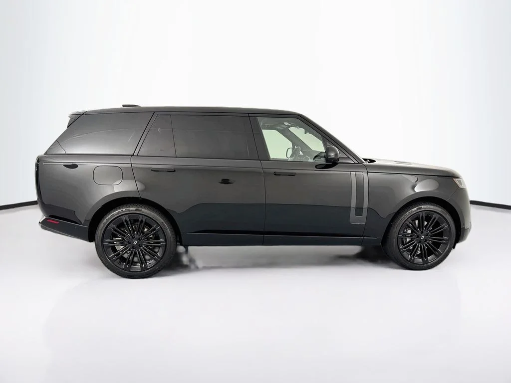 New 2027 Santorini Black Land Rover SE image 4