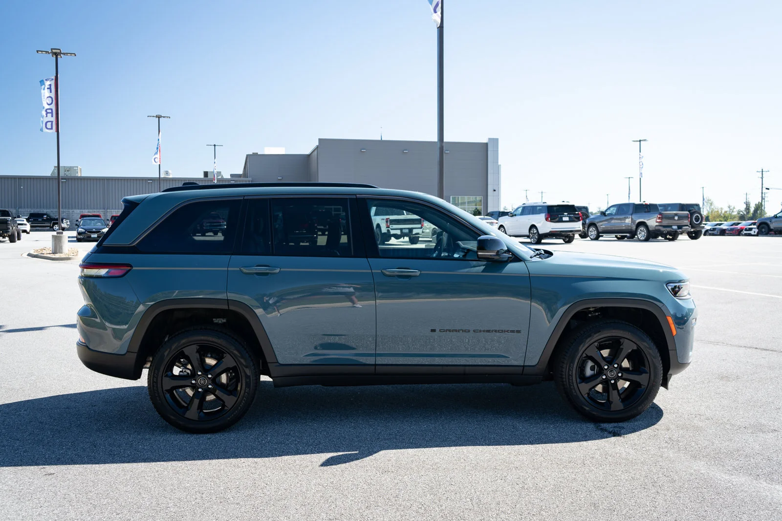 New 2027 Steel Blue Paint Jeep Limited image 11