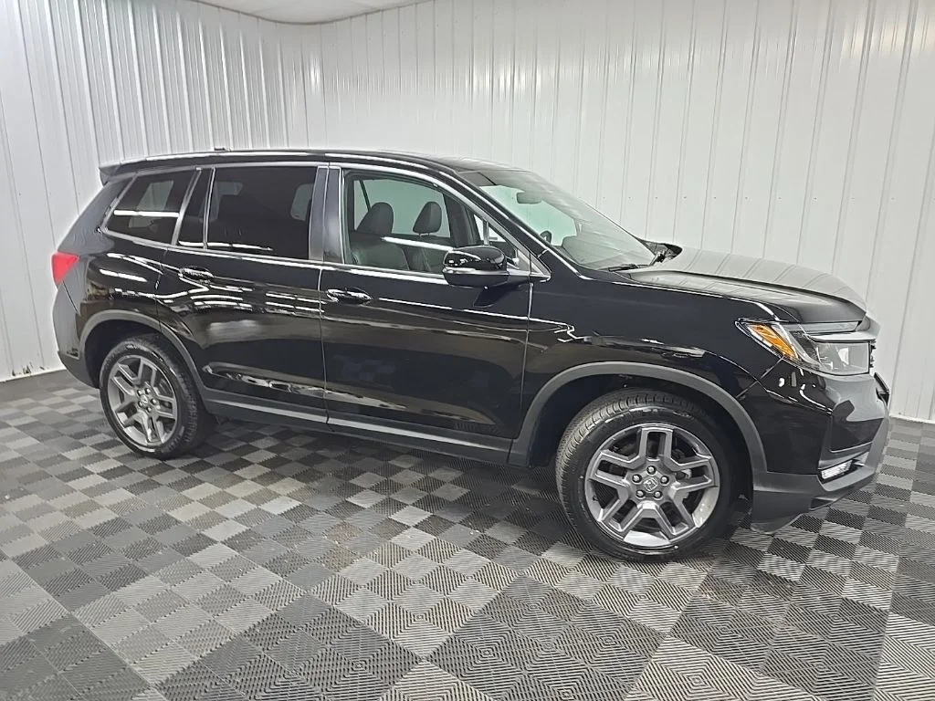 Used 2023 Black Honda EX-L image 1