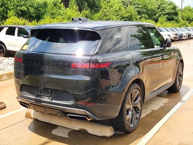 Used 2024 Black Land Rover SE image 3