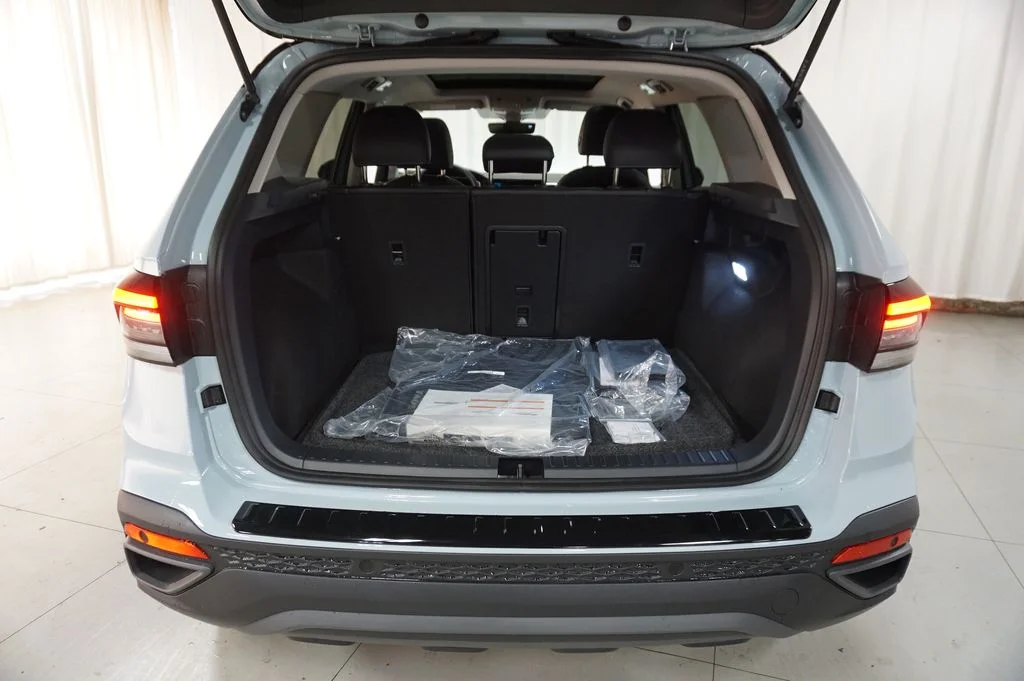 New 2026 Gray Volkswagen 1.5T SE Black image 24
