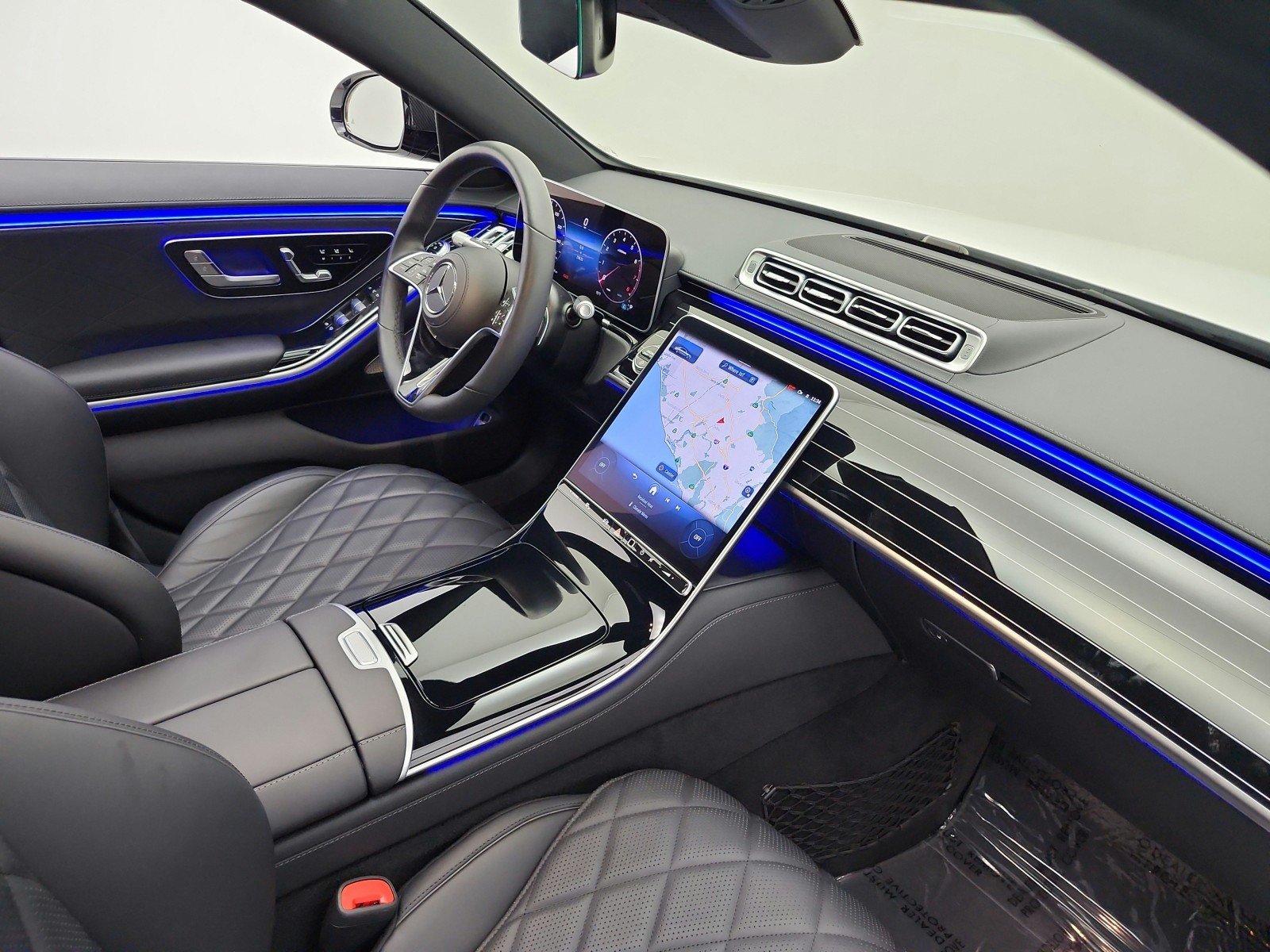 Certified Used 2025 MANUFAKTUR Moonlight White Magno Mercedes-Benz S 580 4MATIC® Sedan image 18