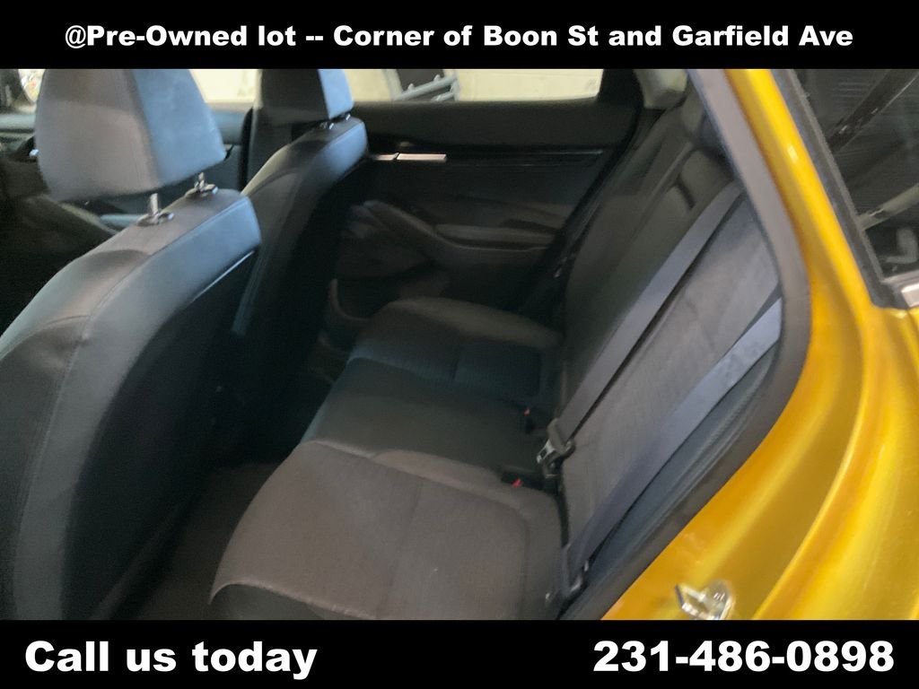 Used 2022 Yellow Kia Nightfall image 27
