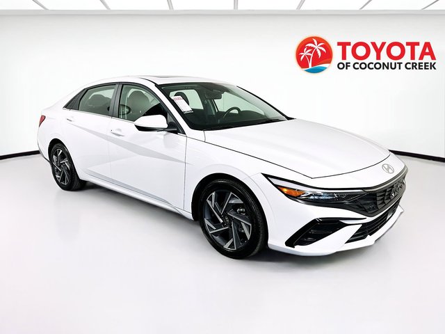 2025 Hyundai Elantra media 1