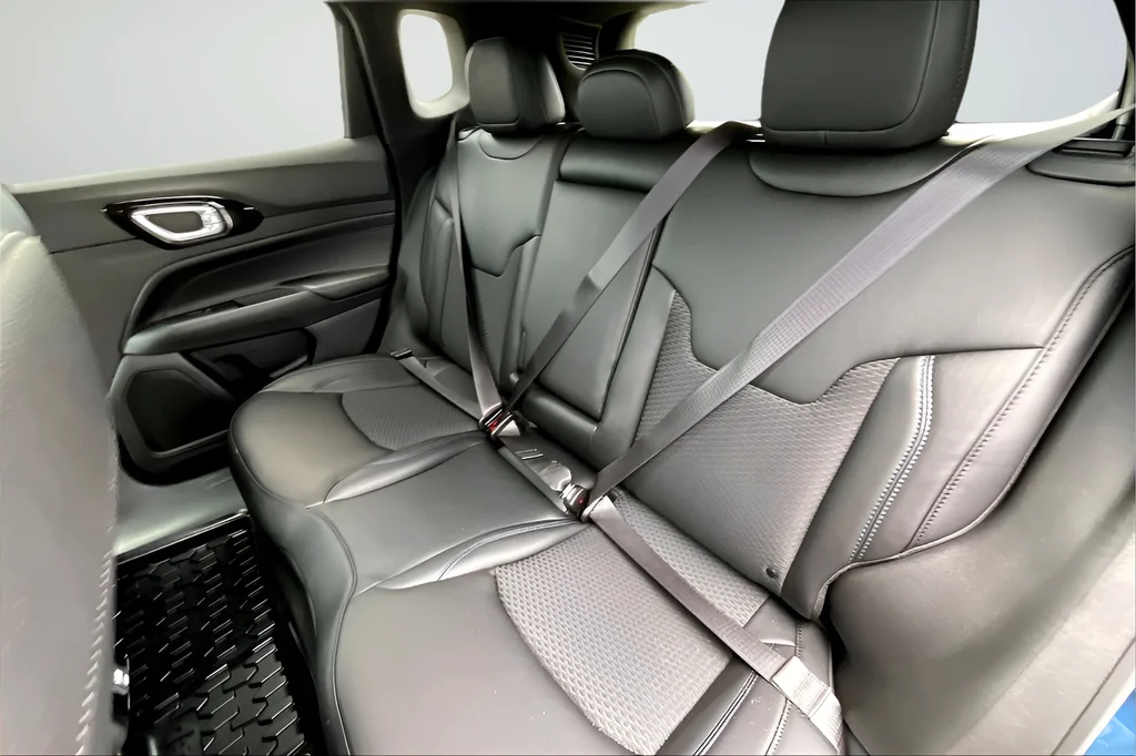 New 2026 Fathom Blue Pearl Coat Jeep Latitude image 21