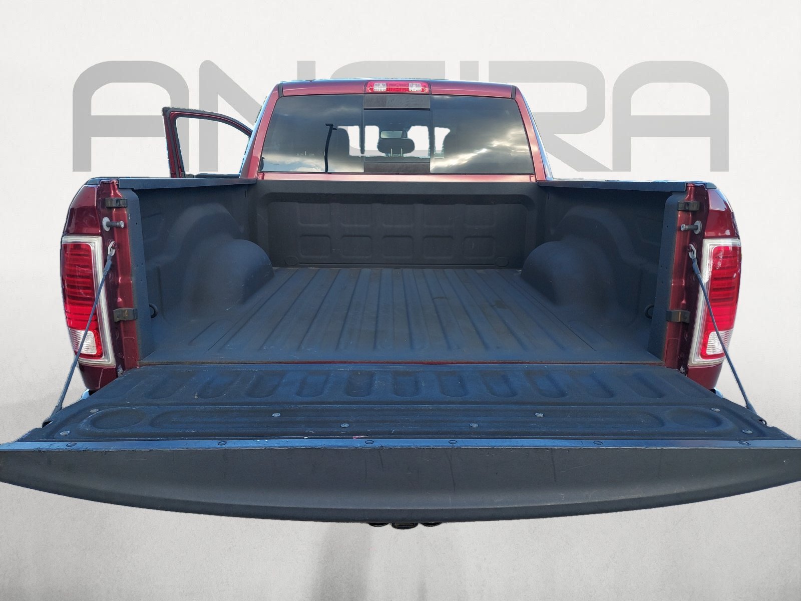 Used 2018 Delmonico Red Pearlcoat Ram Laramie image 12