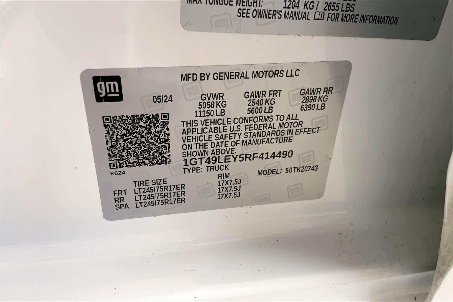 Used 2024 Summit White GMC Pro image 30