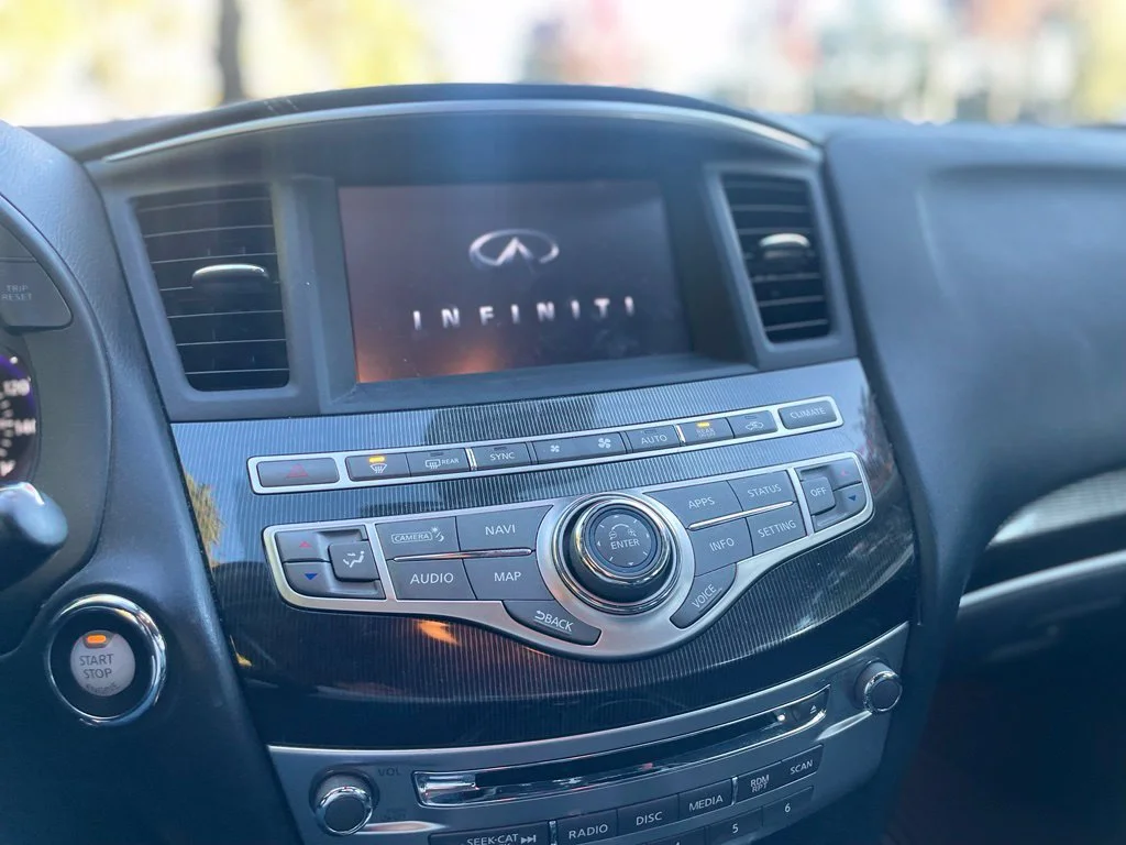 Used 2020 Majestic White INFINITI LUXE image 14