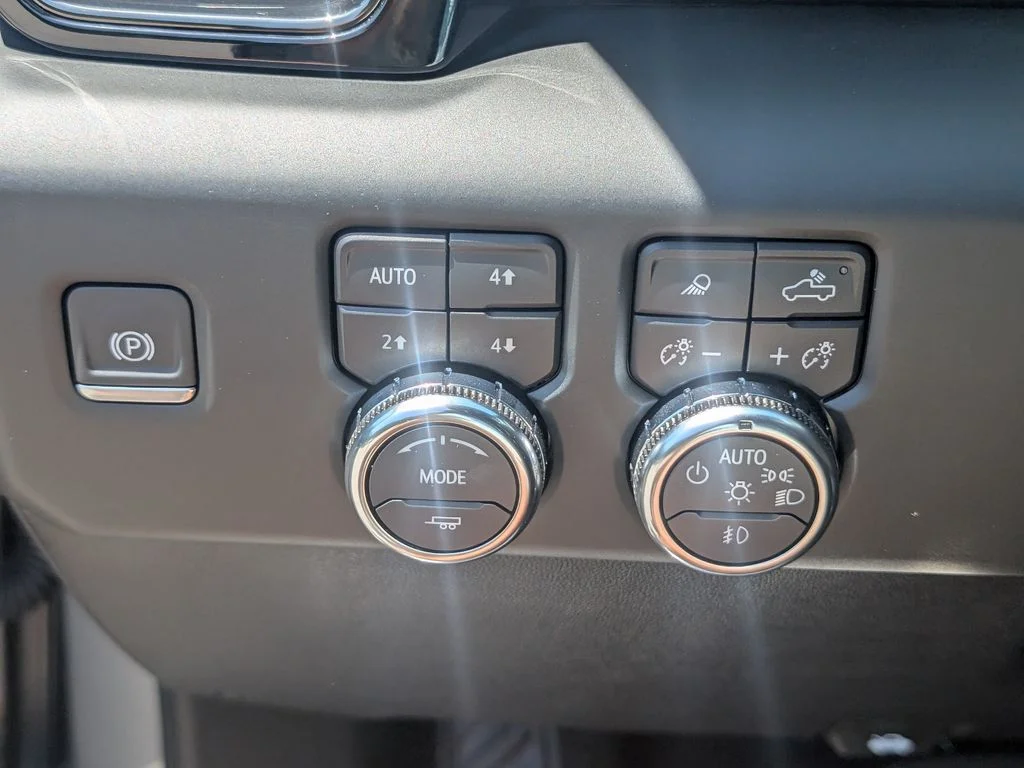 Used 2025 Silver GMC AT4 image 25