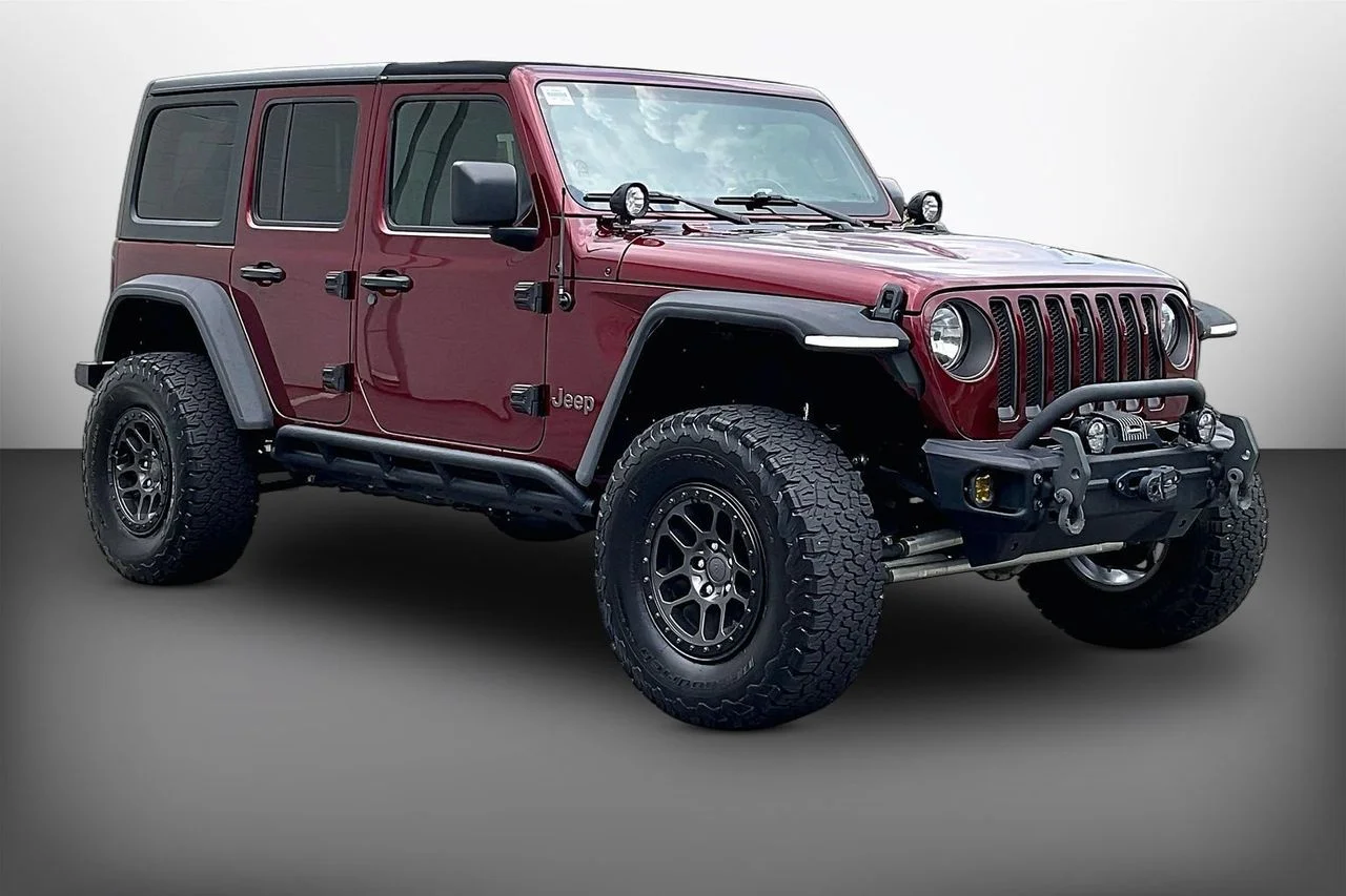 Used 2021  Jeep Rubicon image 1