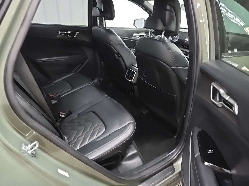 Used 2023 Green Kia X-Line image 18