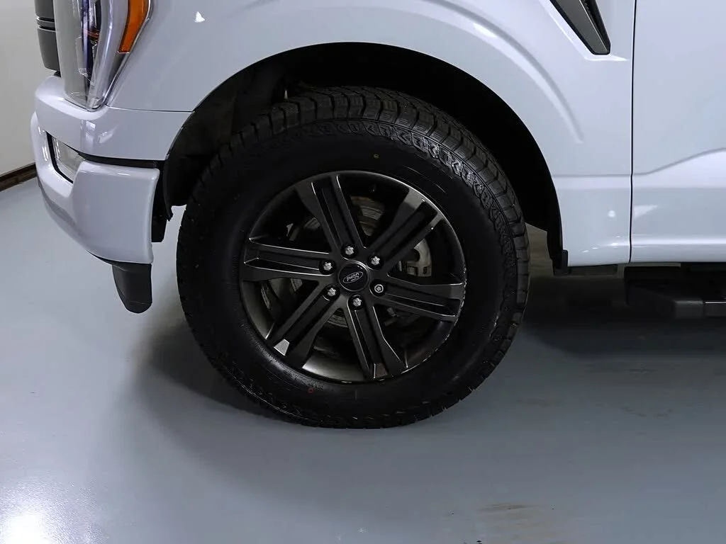 Used 2021 White Ford Lariat image 8