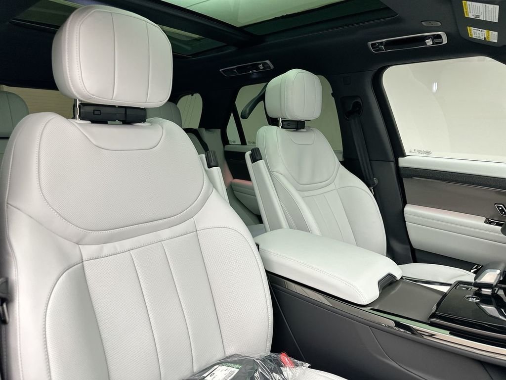 New 2026 Borasco Grey LAND ROVER SE image 14