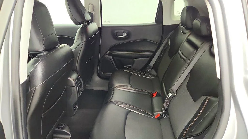 Used 2018 Billet Silver Metallic Clearcoat Jeep Latitude 4x4 image 20