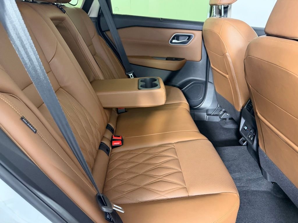 Used 2026 White Nissan Platinum image 30