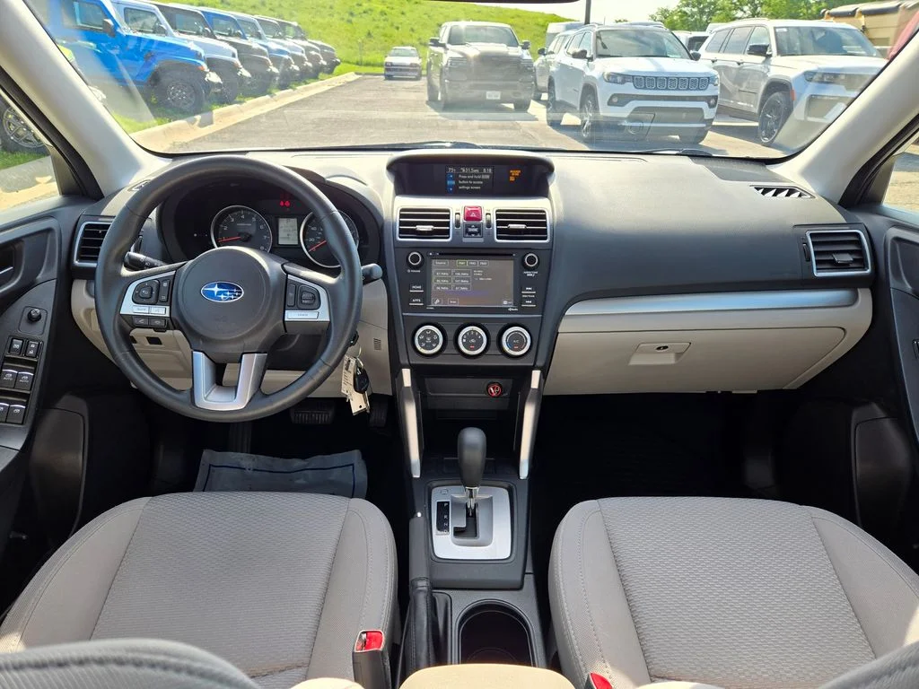 Used 2018 White Subaru 2.5i image 17