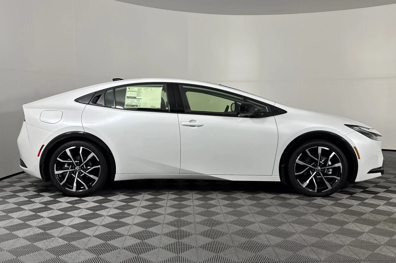 New 2026 Wind Chill Pearl <sup>1</sup> Toyota  XSE image 3