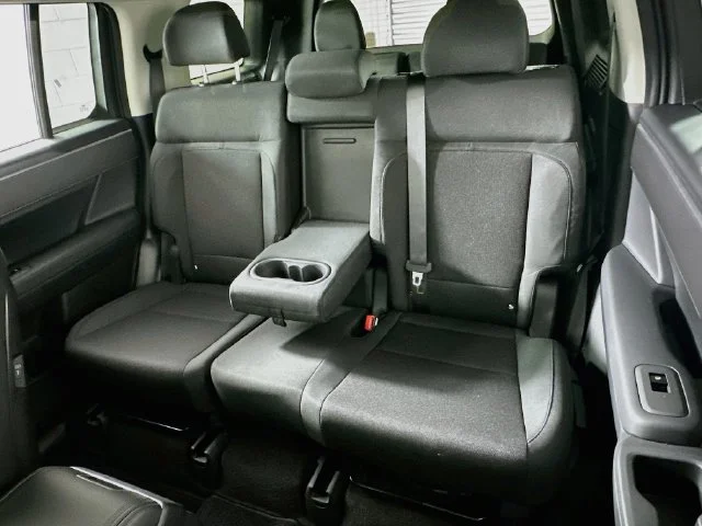 New 2027 Black Hyundai SE image 11