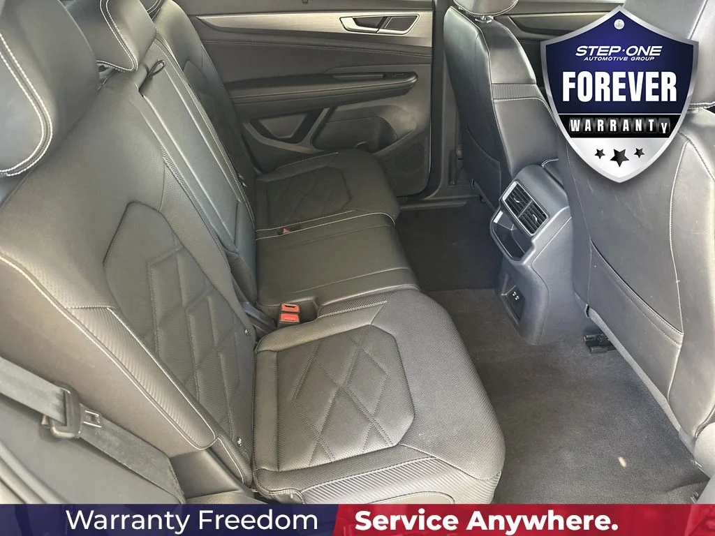 Used 2025  Volkswagen 2.0T SE w/Technology image 35