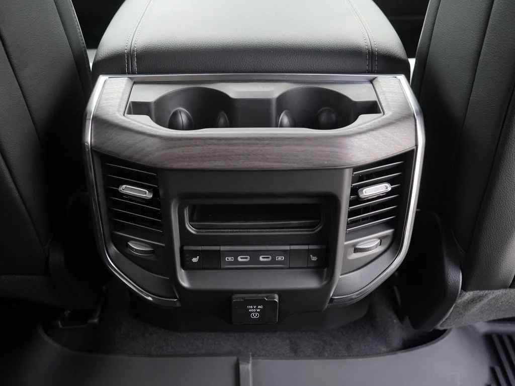 New 2026 Diamond Black Crystal Pearl-Coat Exterior Paint RAM Laramie image 28