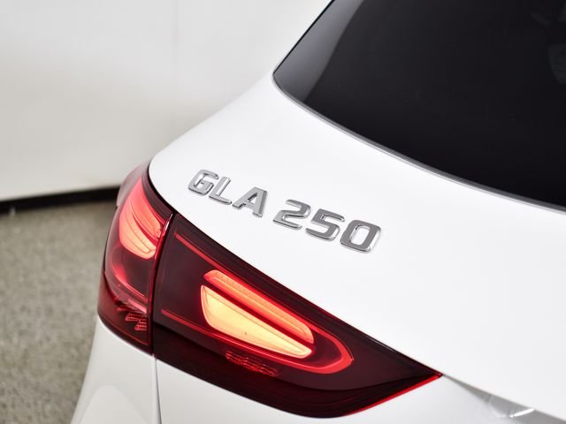 New 2026 Polar White Mercedes-Benz GLA 250 image 14