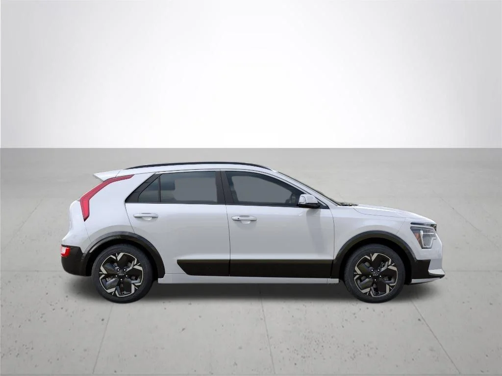New 2026 Snow White Pearl Kia WIND image 7
