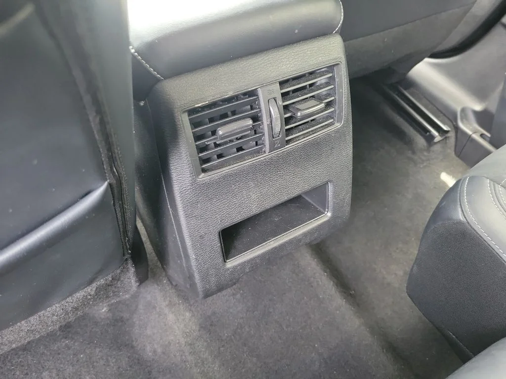Used 2024  Mitsubishi SE image 14