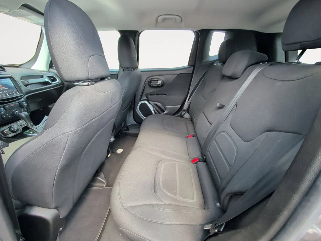 Used 2018 Gray Jeep Latitude image 13