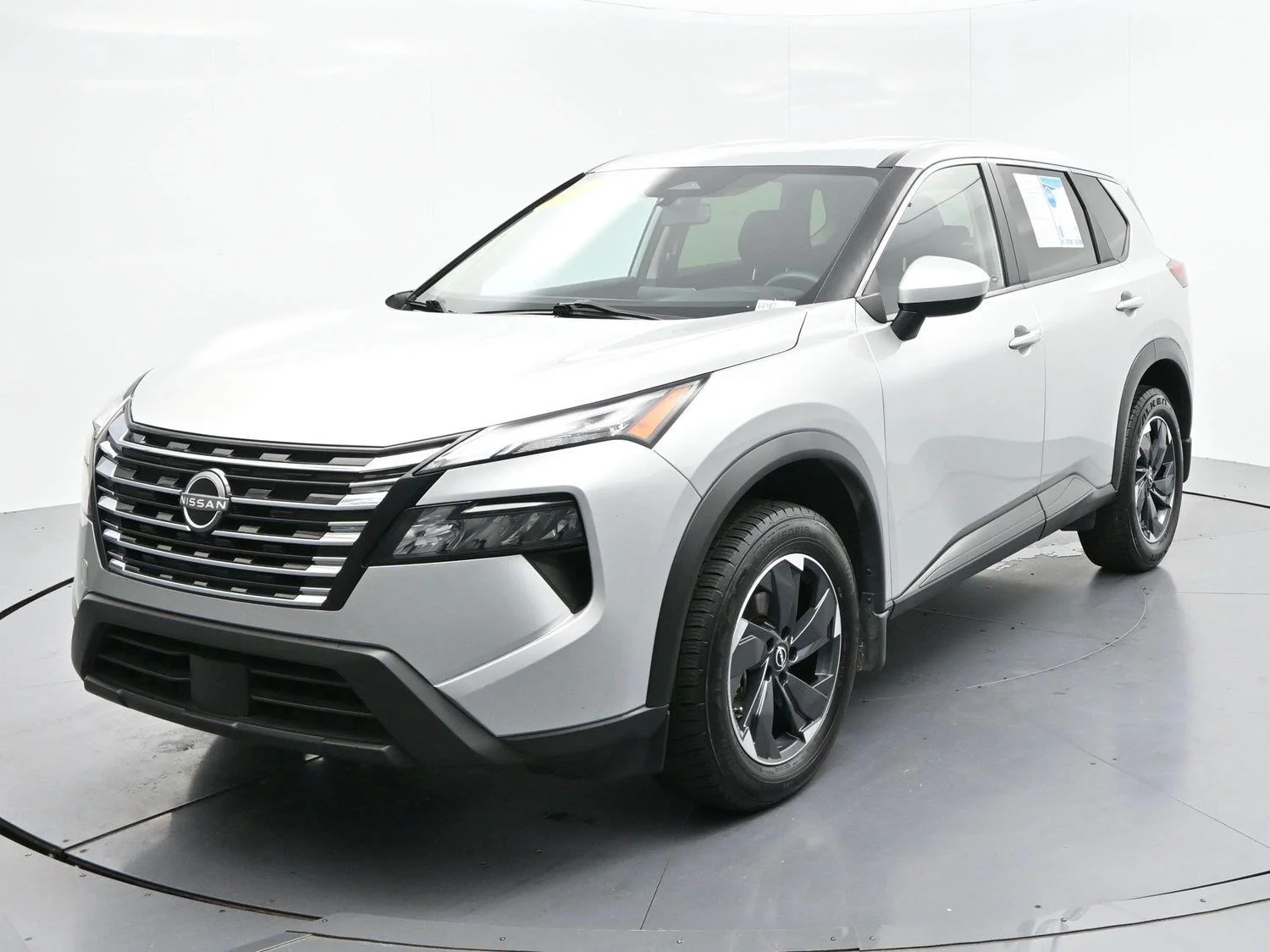 Used 2024 Silver Nissan SV image 3