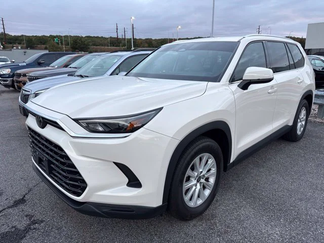 Used 2024 White Toyota XLE image 1