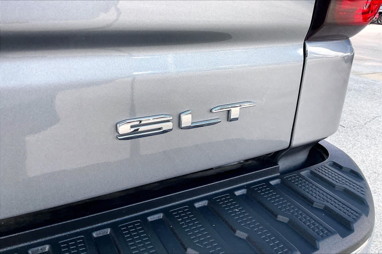 Used 2023 Sterling Metallic GMC SLT image 10