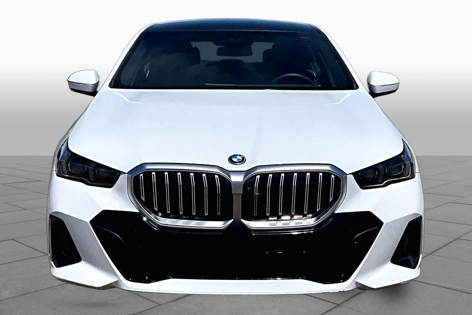 Used 2026 Alpine White BMW 550e xDrive image 3