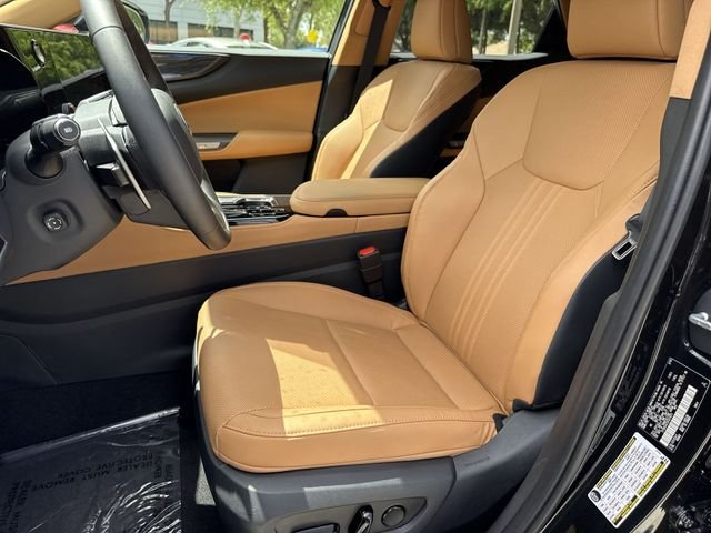 2025 Lexus NX 250 - Photo 11