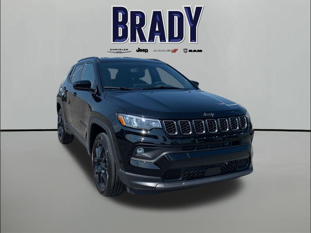 New 2026 Diamond Black Crystal Pearl-Coat Exterior Paint Jeep Latitude image 1