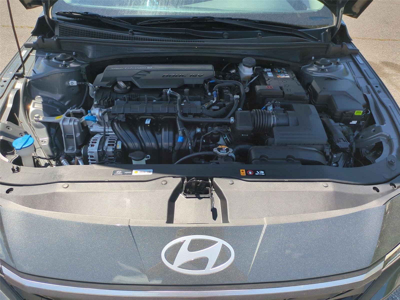 Used 2025 Amazon Gray Hyundai SE image 38