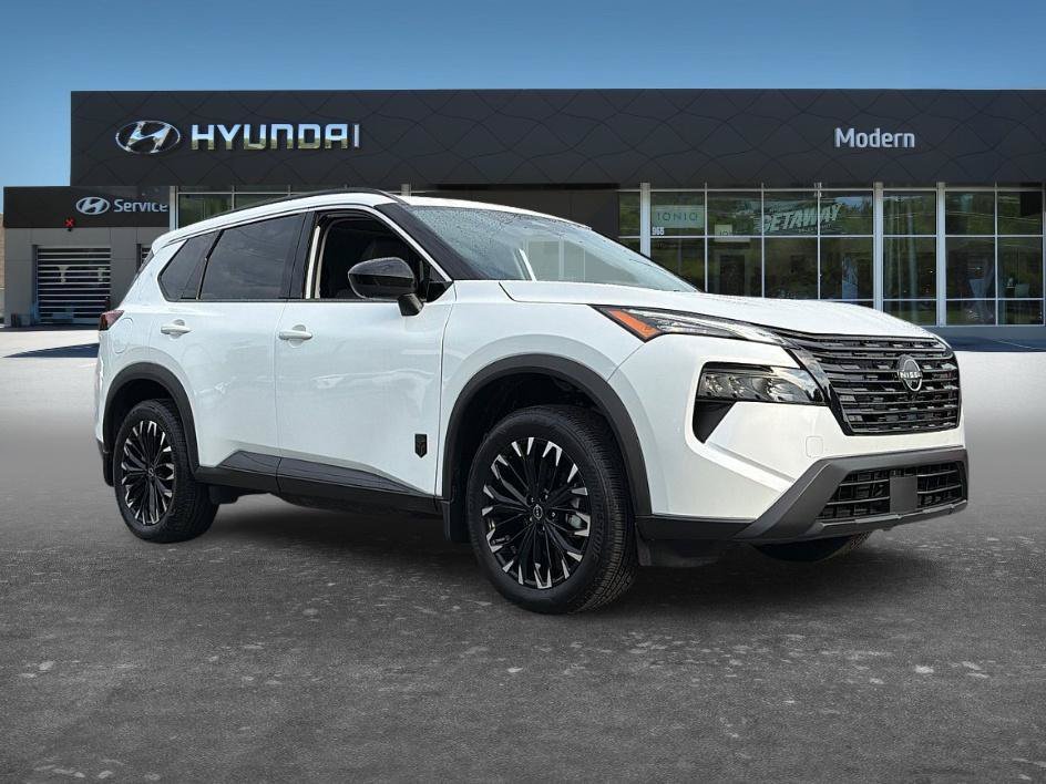 Used 2026 Everest White Pearl Tricoat Nissan Dark Armor image 3