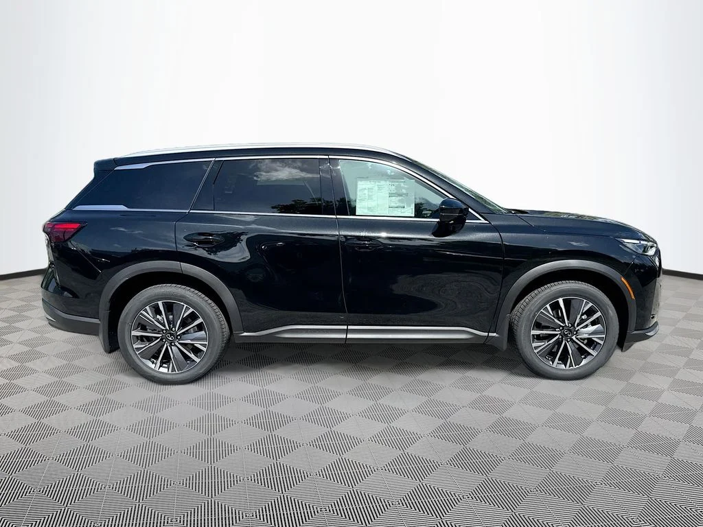 New 2027 MINERAL BLACK INFINITI Luxe FWD image 4