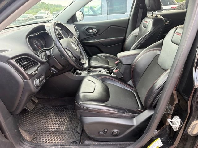 Used 2020 Diamond Black Jeep Trailhawk image 4