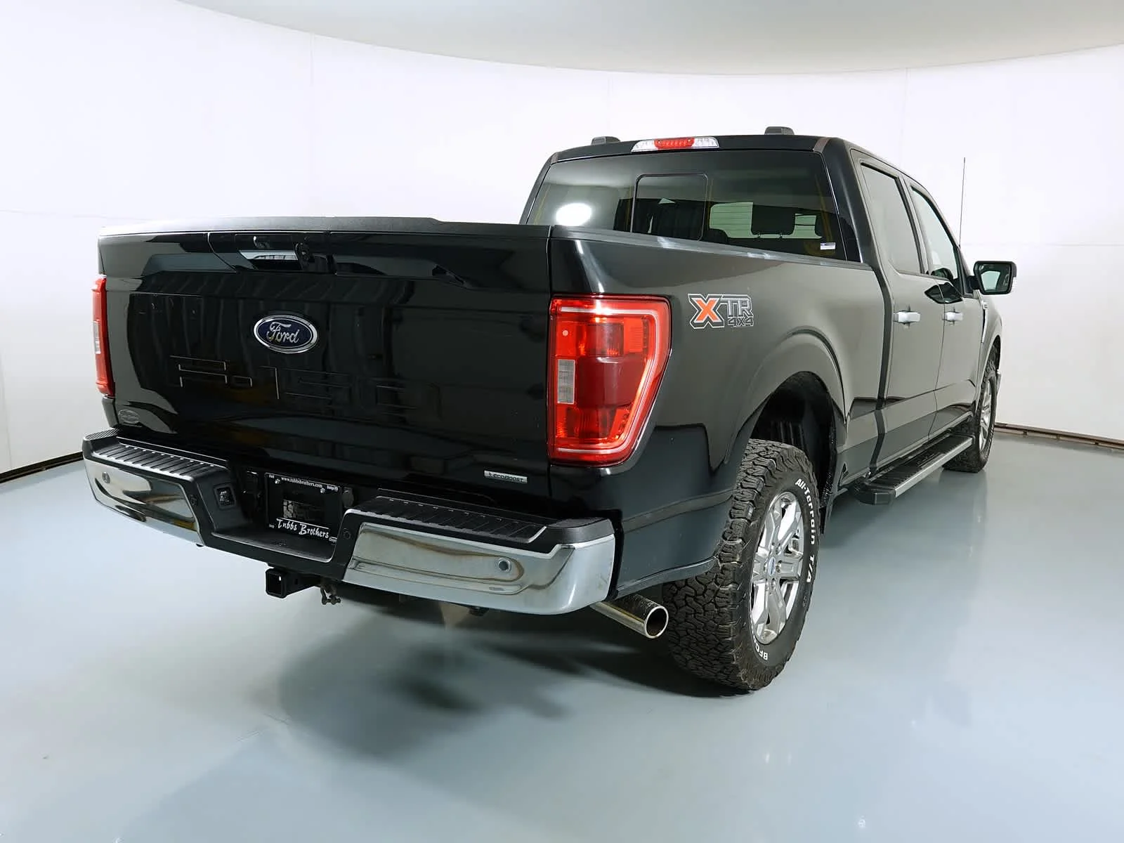 Used 2023 Agate Black Metallic Ford XLT image 3