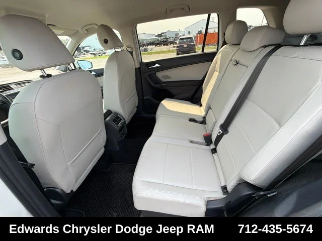 Used 2018 White Volkswagen 2.0T SE image 19