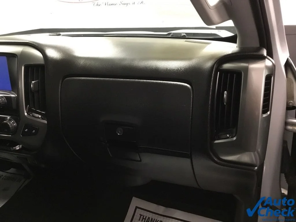 Used 2018 Silver Chevrolet LT image 43
