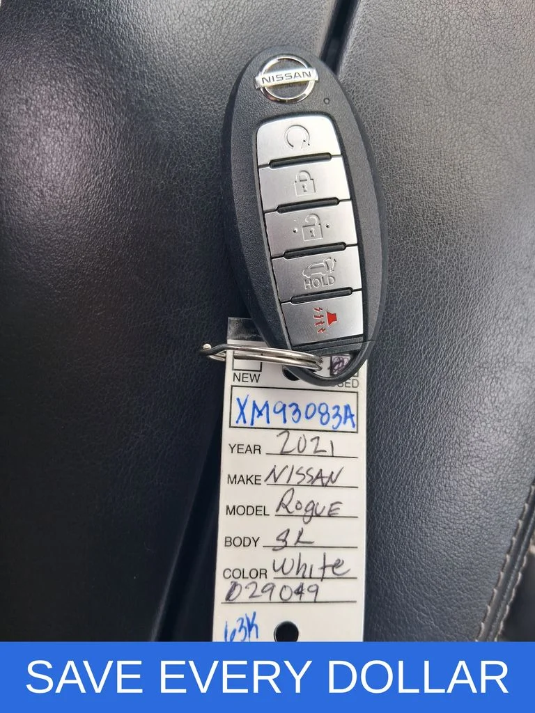 Used 2021 White Nissan SL image 18