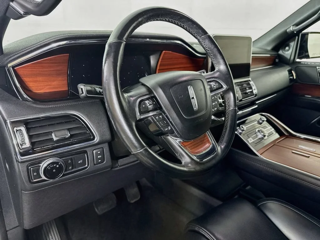 Used 2021 Black Lincoln Reserve image 10