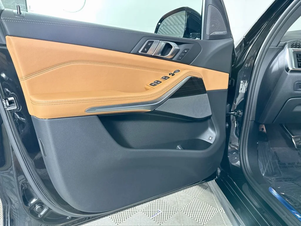 New 2026 Black Sapphire Metallic BMW xDrive50e image 22