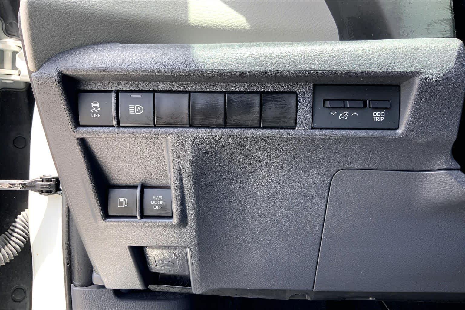 Used 2023 Ice Cap Toyota LE image 33