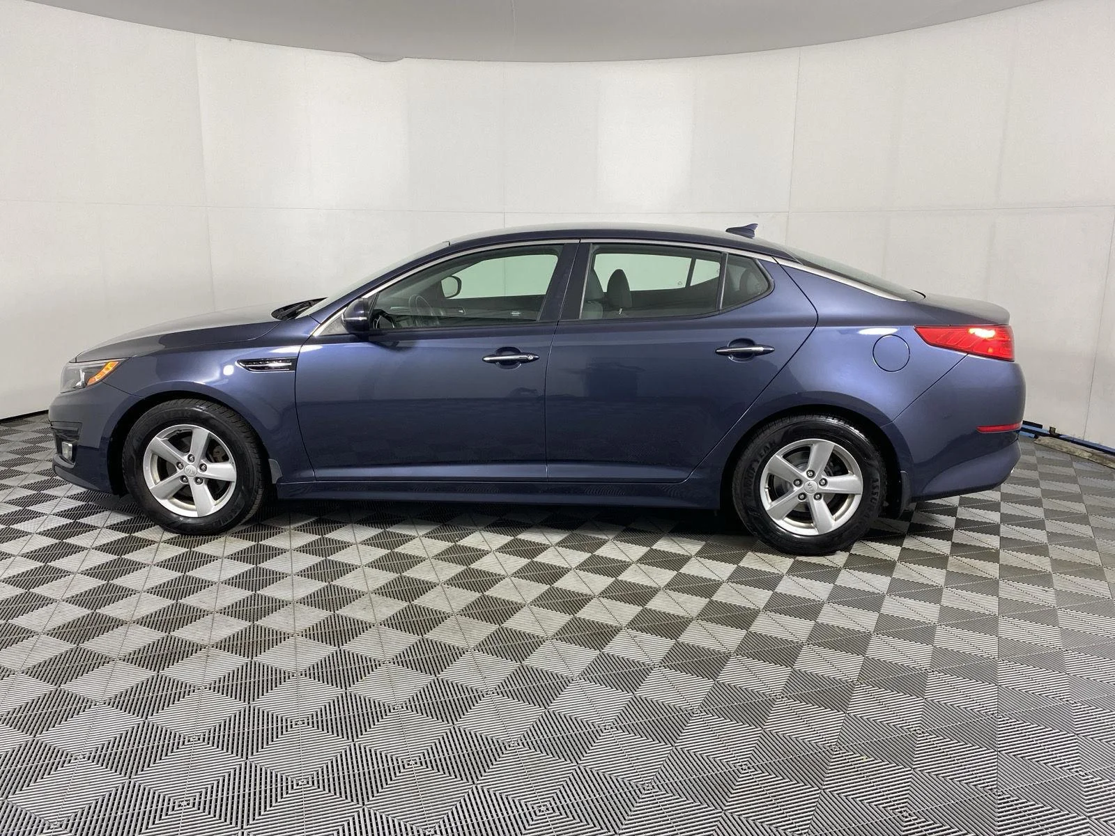 Used 2015 Smokey Blue Kia LX image 4